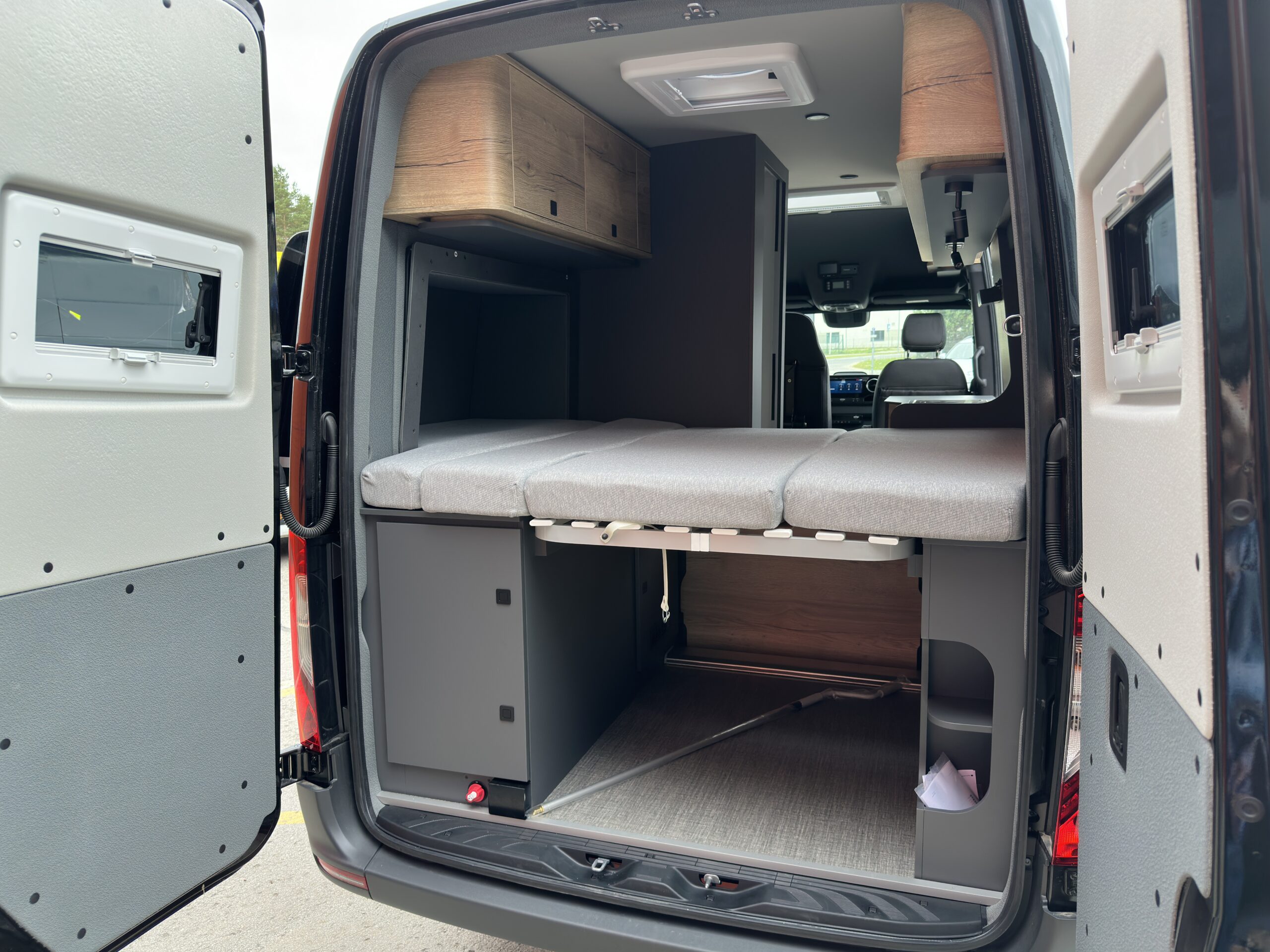 Mercedes-Benz Sprinter 319 CDI 2025 (749 NPR)