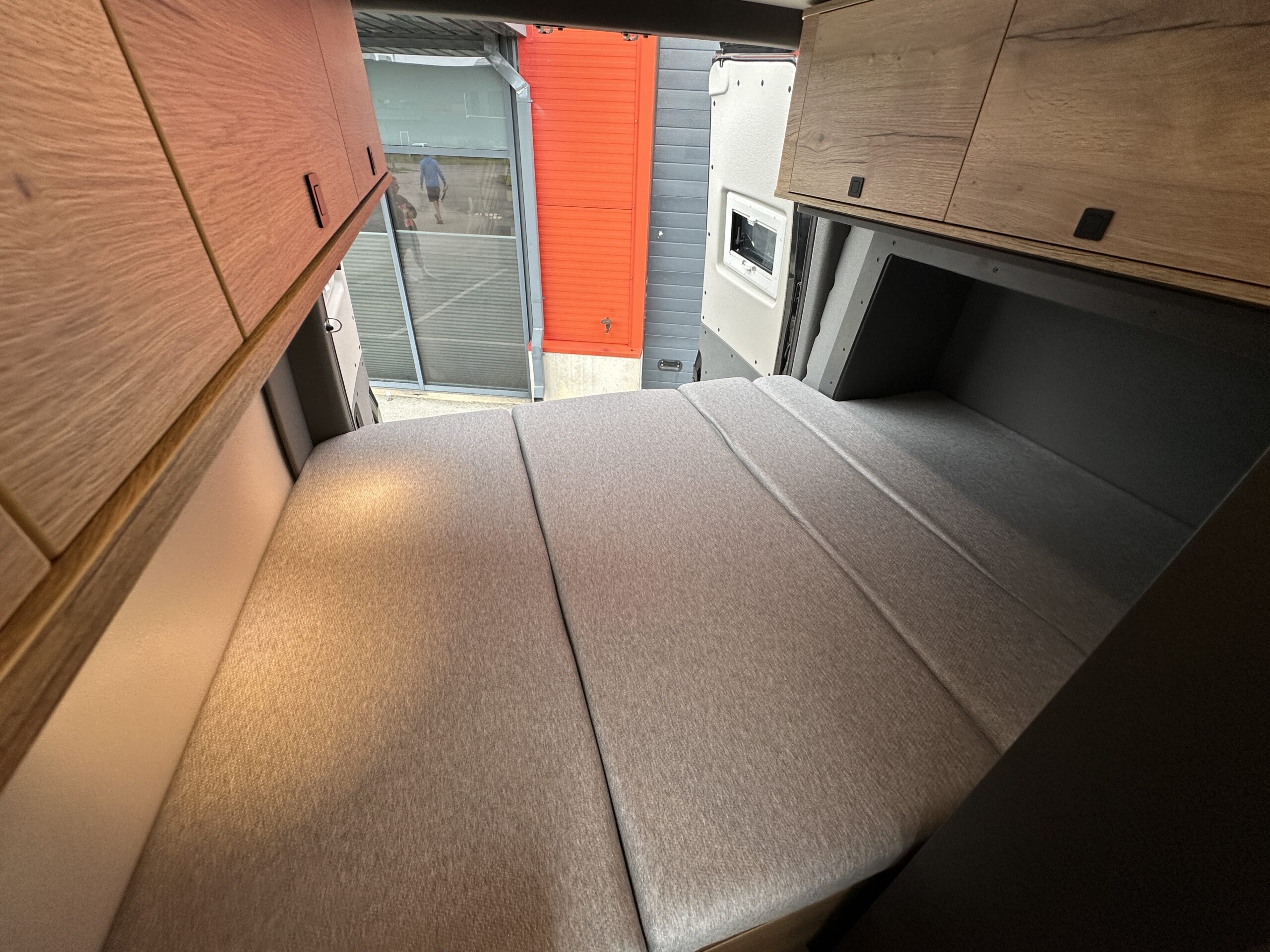 Mercedes-Benz Sprinter 319 CDI 2025 (749 NPR)