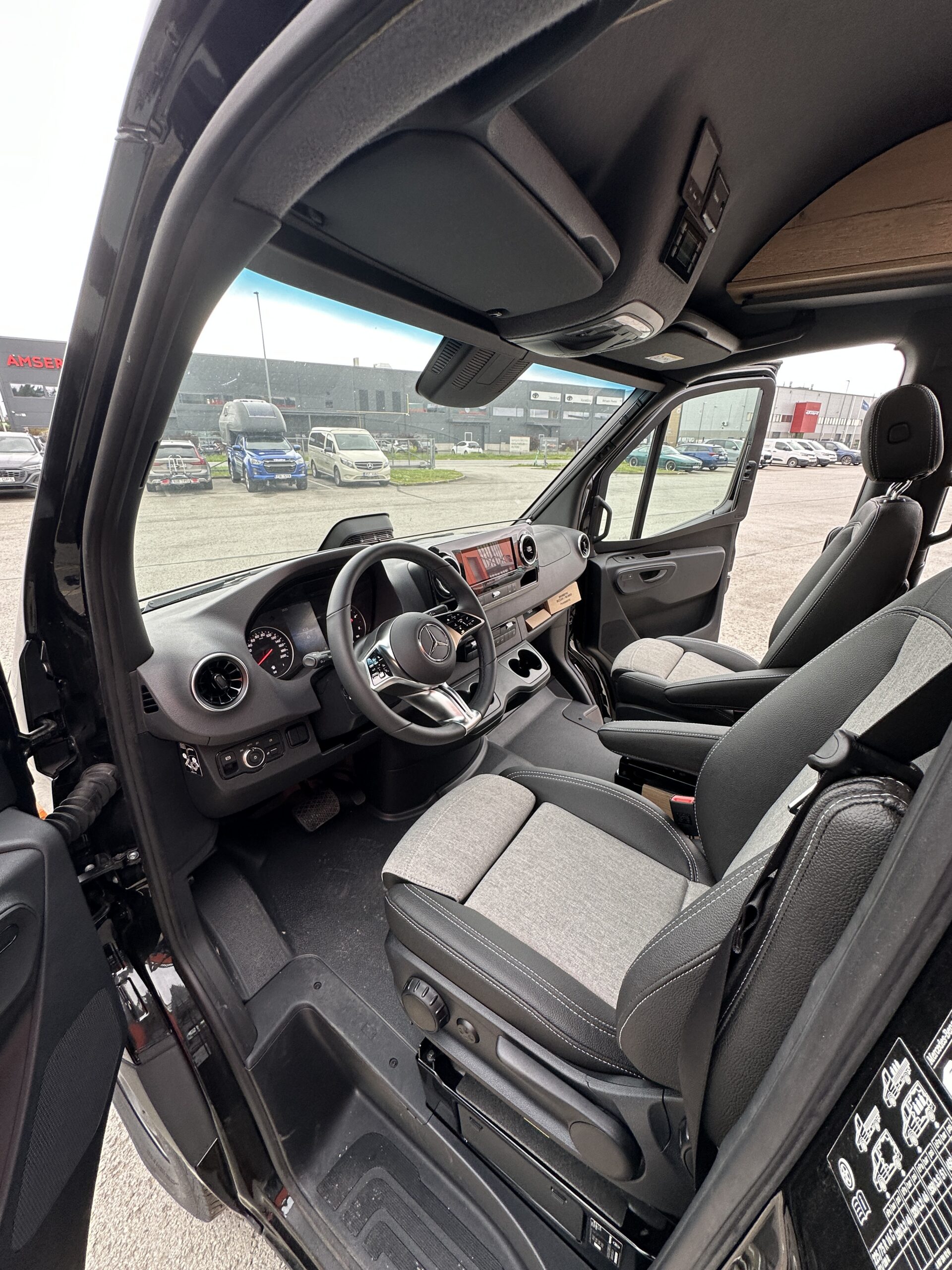 Mercedes-Benz Sprinter 319 CDI 2025 (749 NPR)